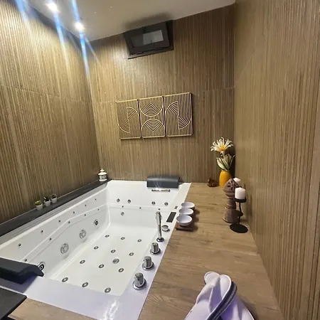 Etna House Luxury Con Giardino E Vasca Idromassaggio Διαμέρισμα *